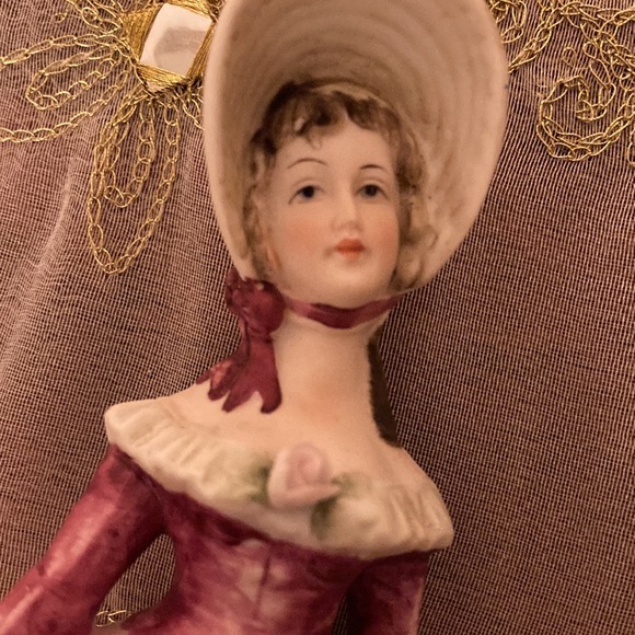Vintage L’amour China Hand painted Lady Figurine KW24286 - Picture 3 of 9